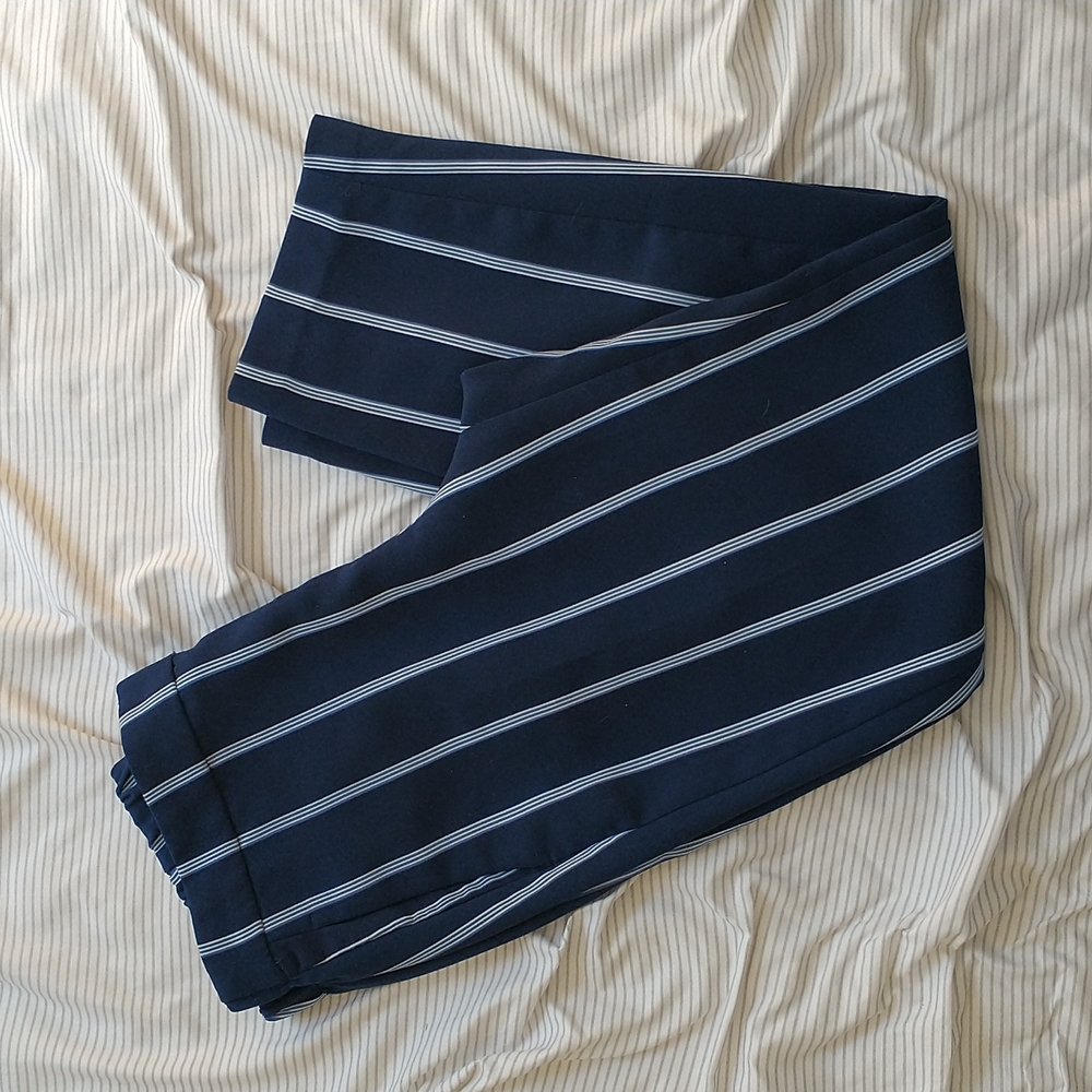 Old Navy Striped Pull On Ankle Pants
